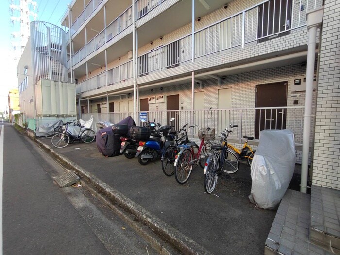 物件外観写真4　(駐輪場)