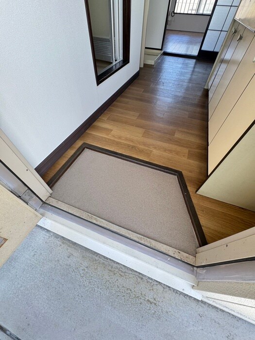 物件内観写真13　(玄関)