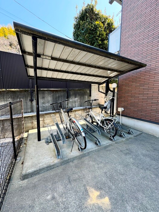 物件外観写真3　(駐輪場)