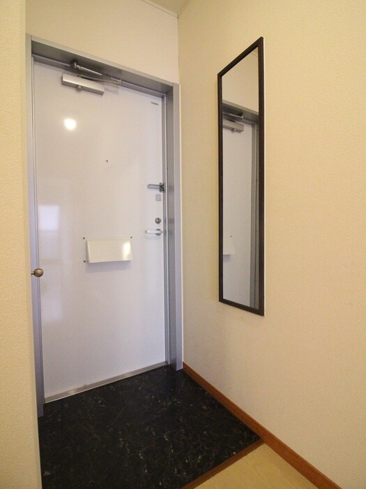 物件内観写真12　(玄関)