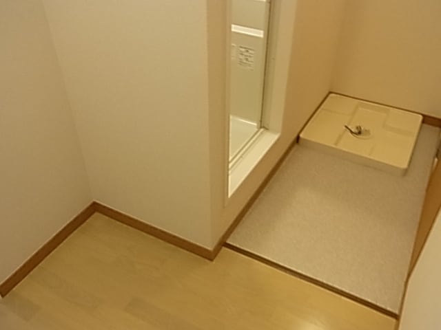 物件内観写真16　(洗濯機置場)