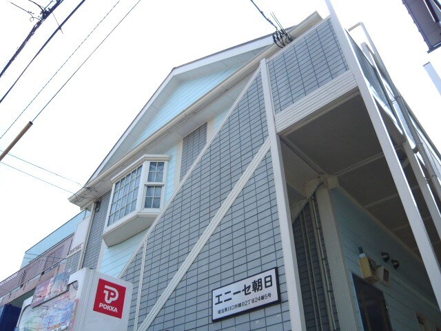 物件外観写真2　(エントランス部分)