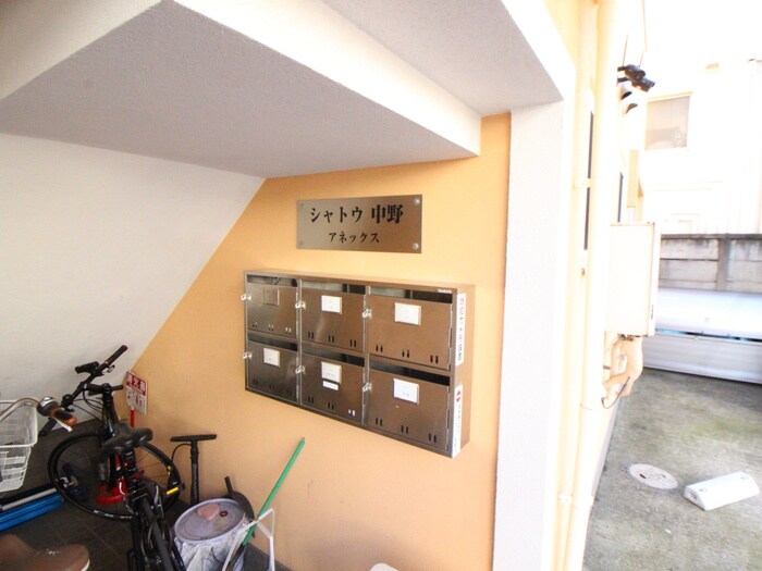 物件外観写真5　(エントランス部分)