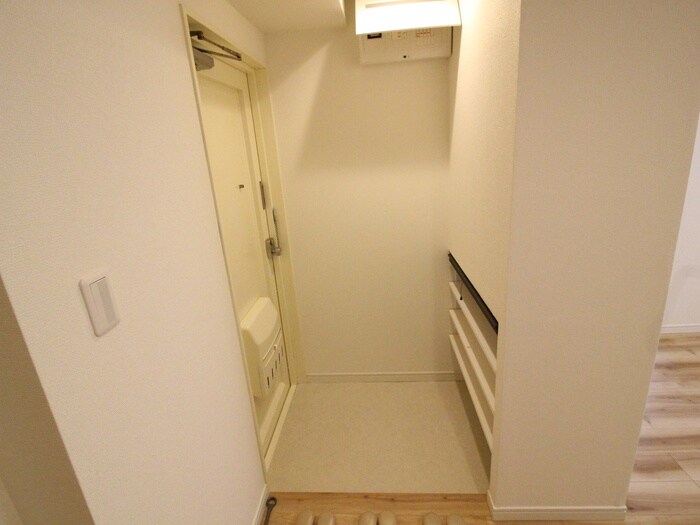 物件内観写真18　(玄関)
