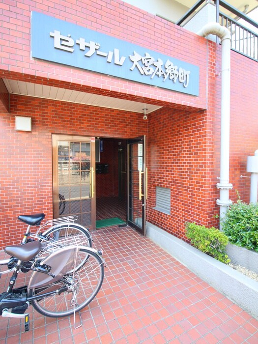 物件外観写真2　(エントランス部分)