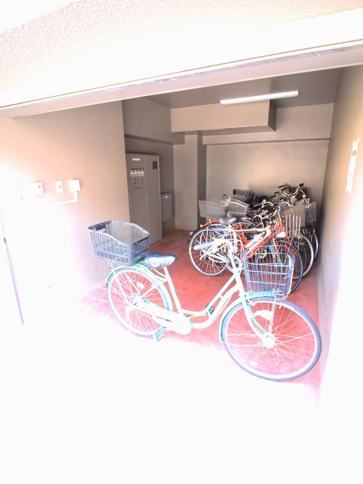 物件外観写真6　(駐輪場)