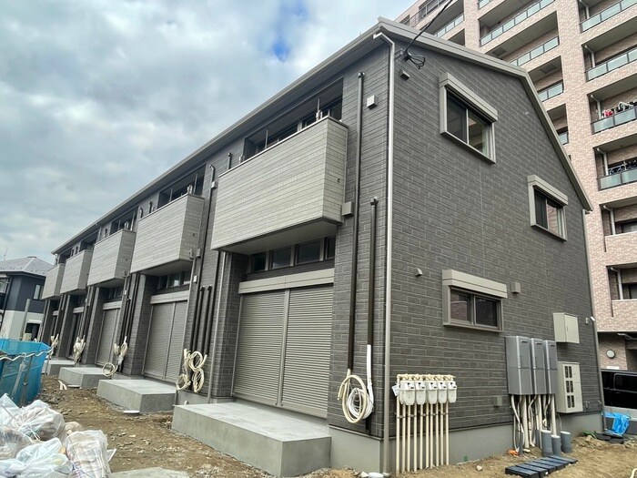 物件外観写真1　(建築中)