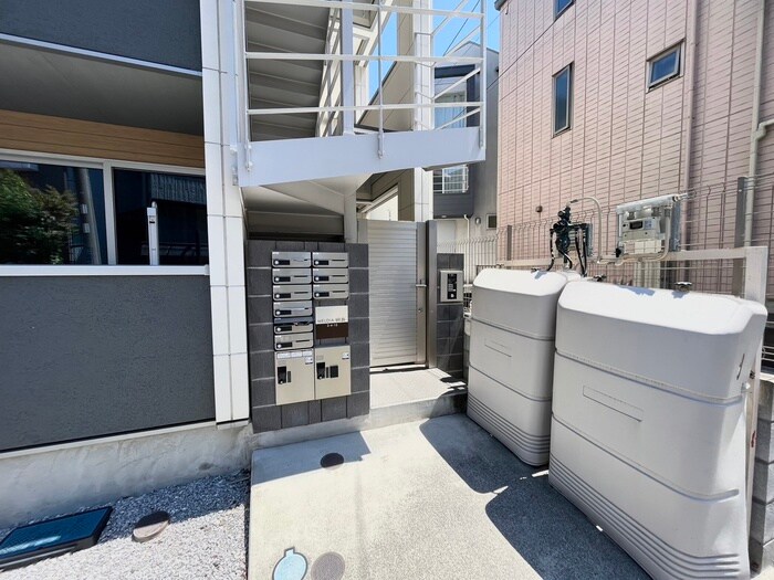 物件外観写真4　(エントランス部分)