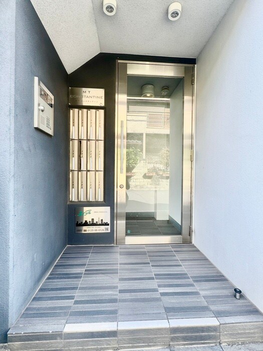 物件外観写真3　(エントランス部分)