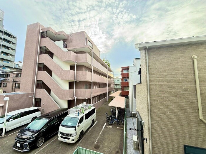 物件内観写真13　(室内からの展望)