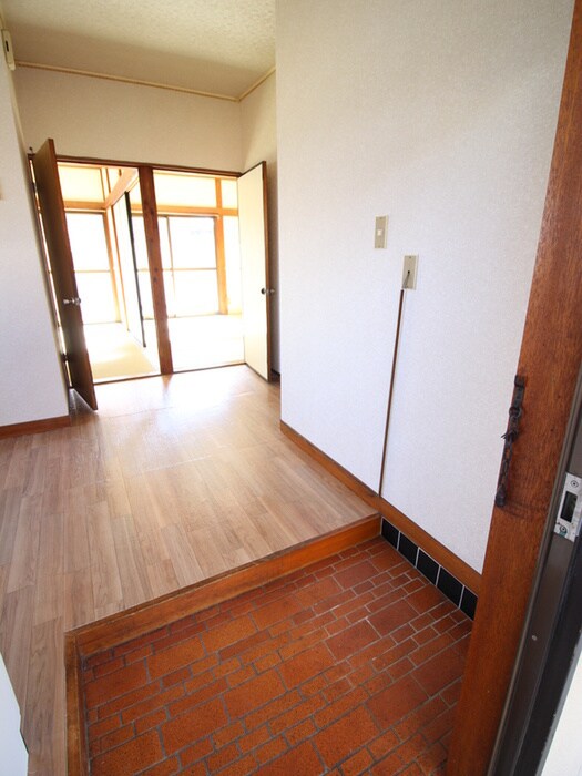 物件内観写真12　(玄関)