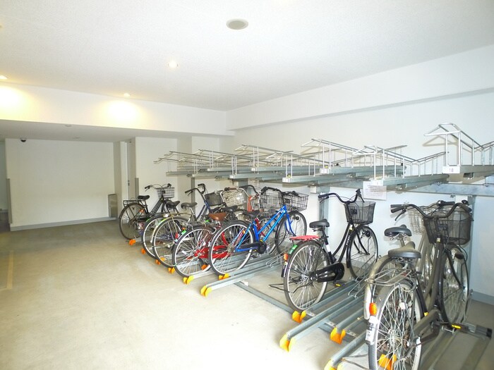 物件外観写真5　(駐輪場)