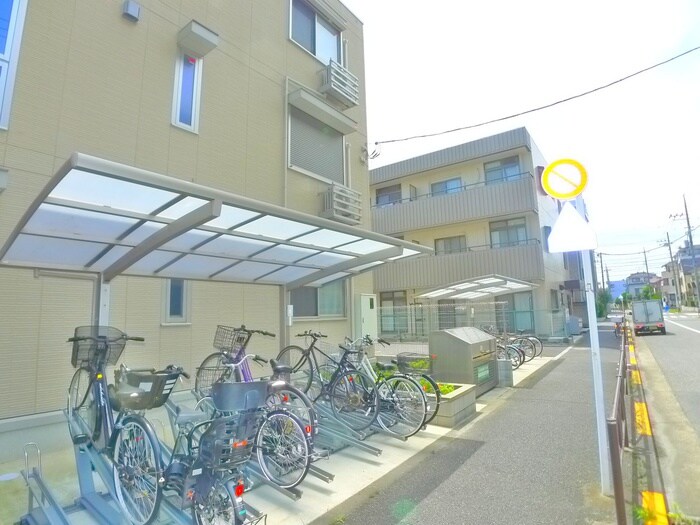 物件外観写真4　(駐輪場)