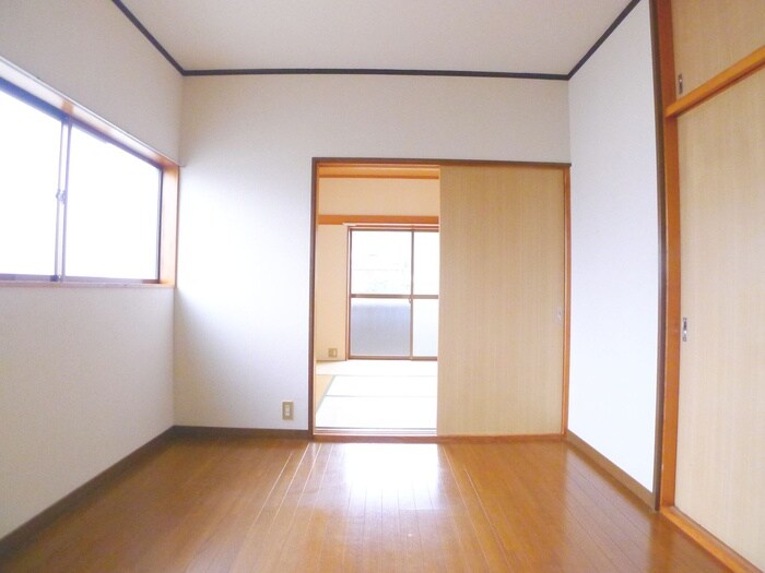 物件内観写真2　(居室)