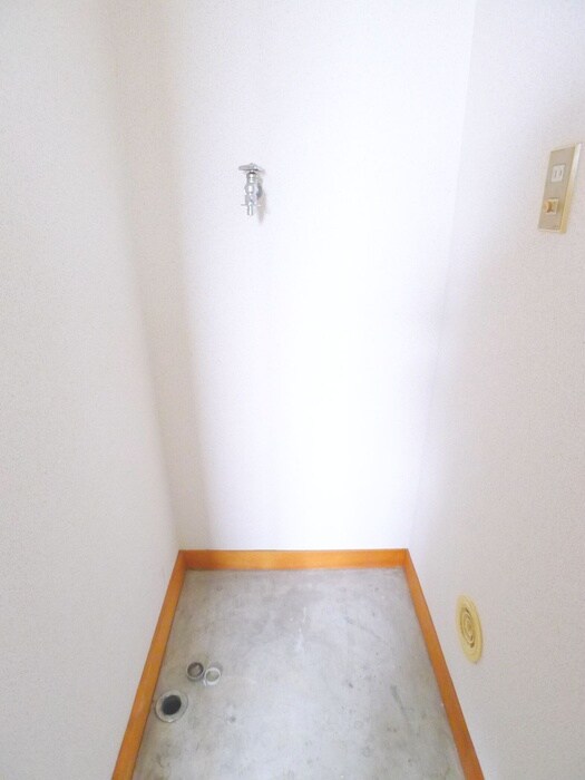 物件内観写真9　(洗濯機置場)