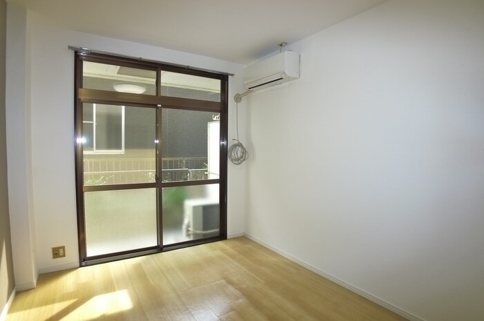 物件内観写真8　(室内からの展望)