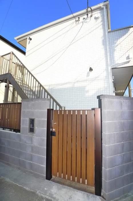 物件外観写真4　(エントランス部分)