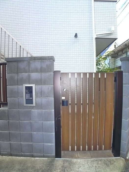 物件外観写真5　(エントランス部分)