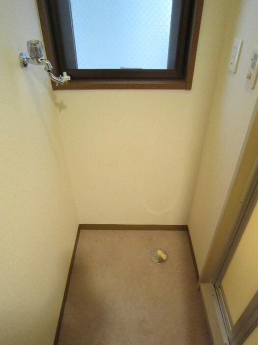 物件内観写真11　(洗濯機置場)