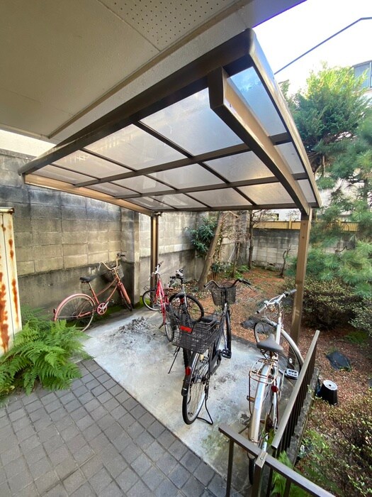 物件外観写真4　(駐輪場)