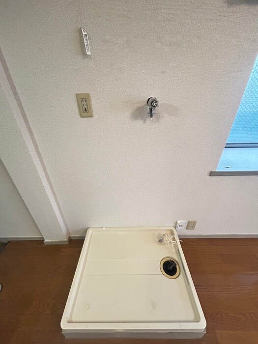 物件内観写真12　(洗濯機置場)