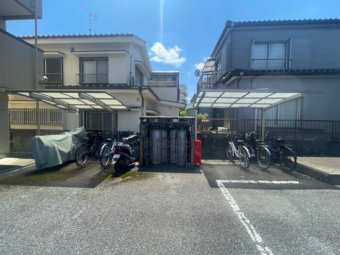 物件外観写真5　(駐輪場)