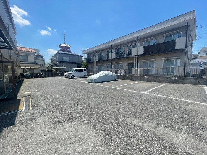 物件外観写真6　(駐車場)