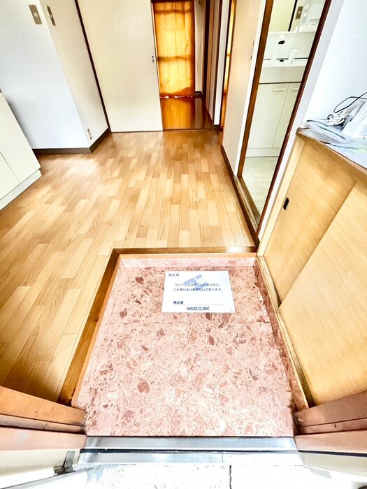 物件内観写真16　(玄関)