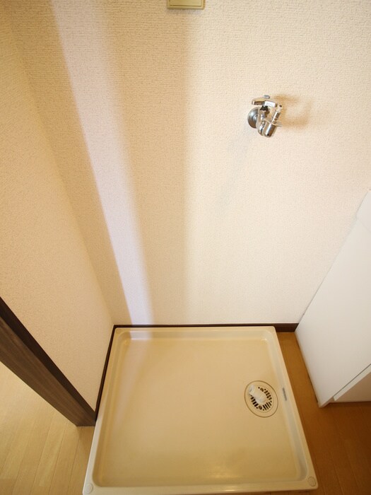 物件内観写真10　(洗濯機置場)