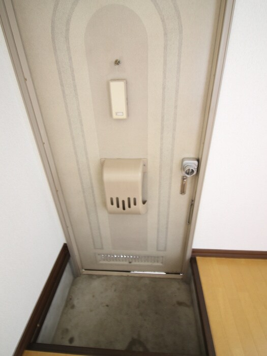 物件内観写真13　(玄関)