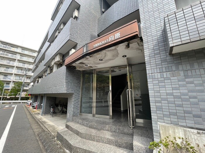 物件外観写真4　(エントランス部分)