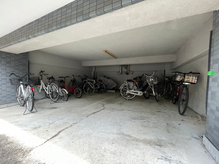物件外観写真5　(駐輪場)