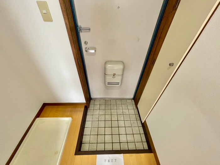 物件内観写真15　(玄関)