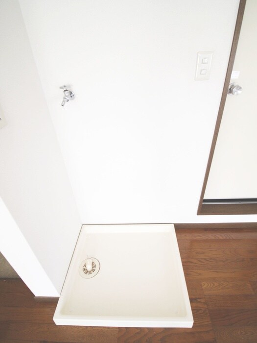 物件内観写真12　(洗濯機置場)