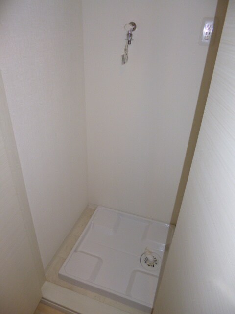 物件内観写真16　(洗濯機置場)