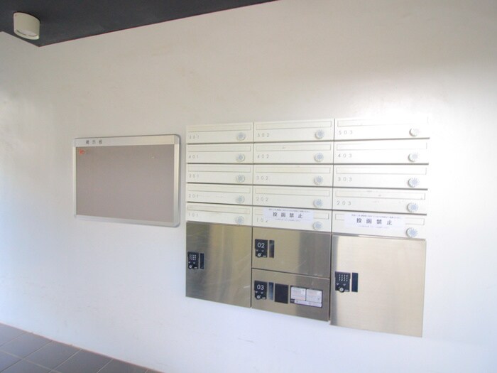 物件外観写真4　(エントランス部分)