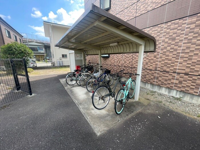 物件外観写真5　(駐輪場)