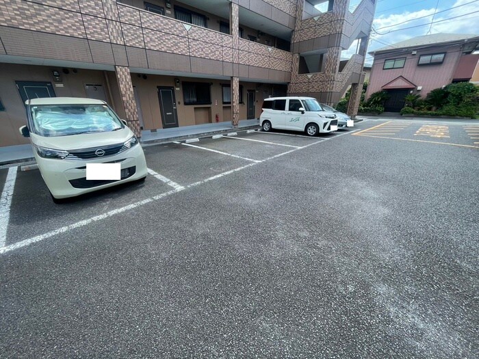 物件外観写真6　(駐車場)