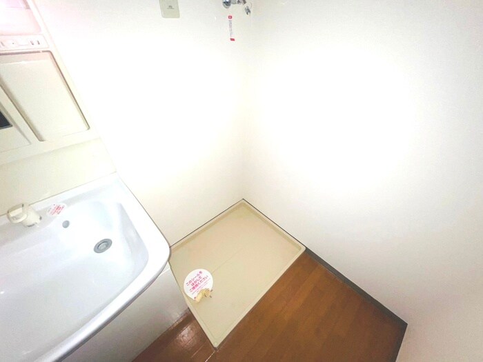 物件内観写真18　(洗濯機置場)