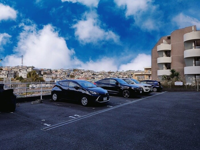 物件外観写真4　(駐車場)