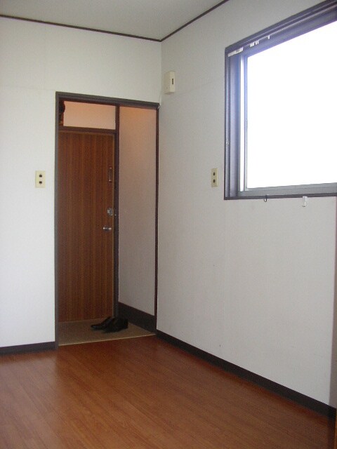 物件内観写真10　(玄関)