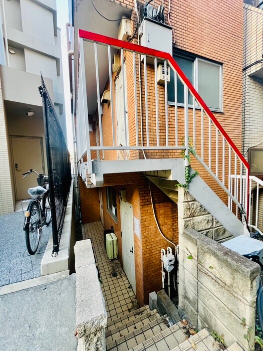 物件外観写真2　(エントランス部分)