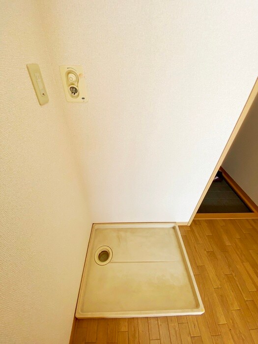 物件内観写真14　(洗濯機置場)