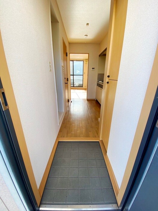 物件内観写真16　(玄関)