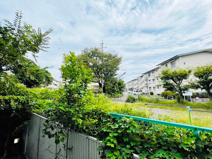 物件内観写真16　(室内からの展望)