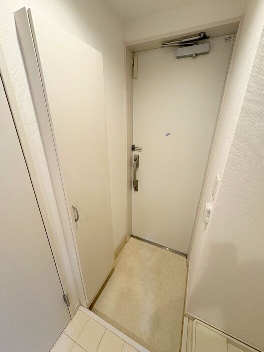 物件内観写真16　(玄関)