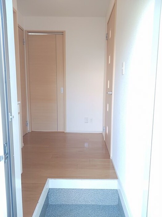 物件内観写真12　(玄関)