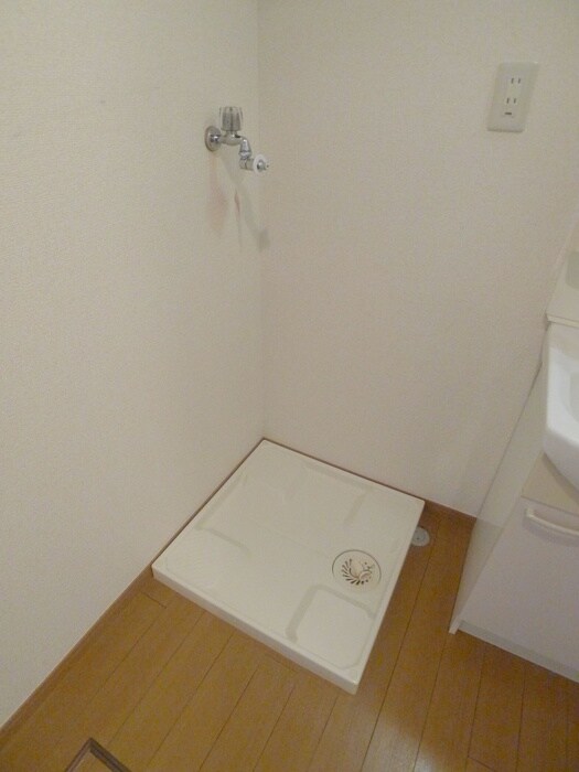 物件内観写真12　(洗濯機置場)