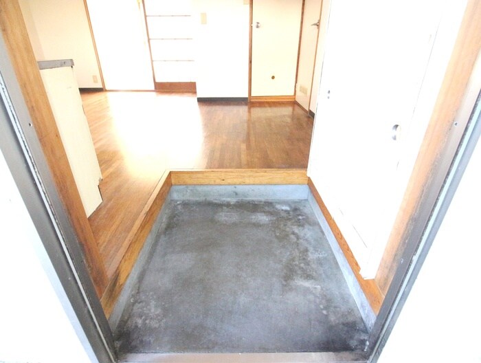 物件内観写真16　(玄関)