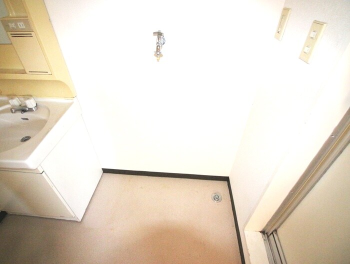 物件内観写真18　(洗濯機置場)